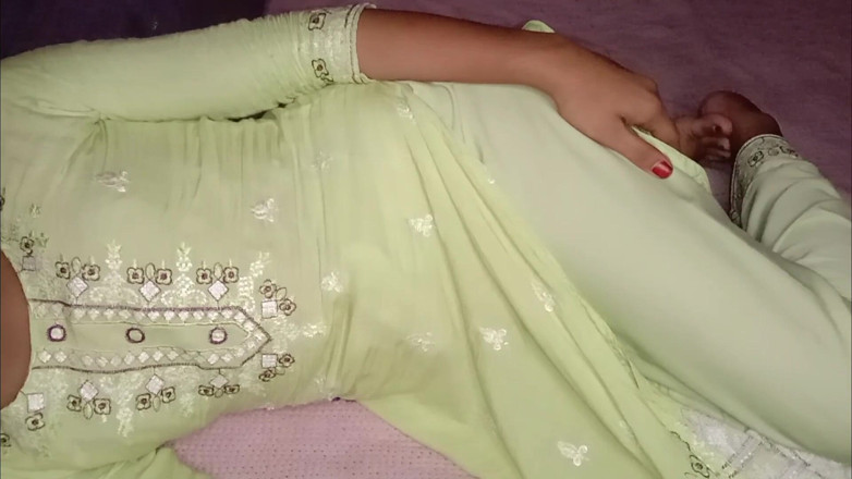 Deshi women: Le plus beau couple indien, romance dans une maison d’amis,...