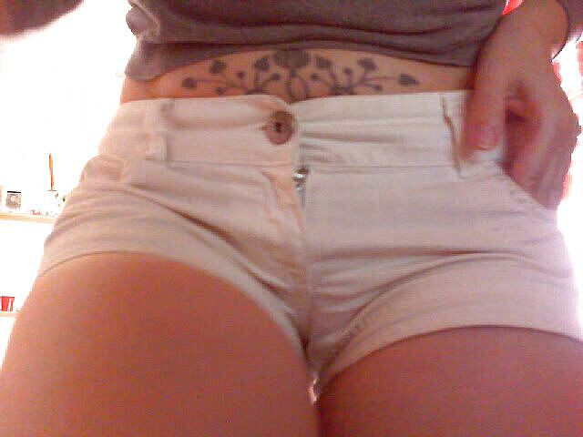 Nicoletta Embassi: White short super fetish