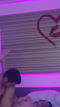 Lelaki Matang Fucks Gadis Trans Mungil