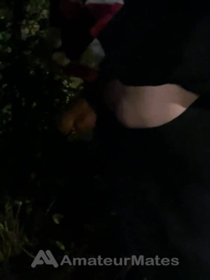 AmateurMates: Chico Amateur Atrapado Haciendo Pis En Un Parque Y Le...