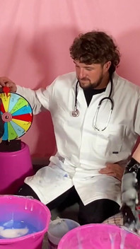 Anatomie umană Sploshing și Gunge Spin the Wheel!