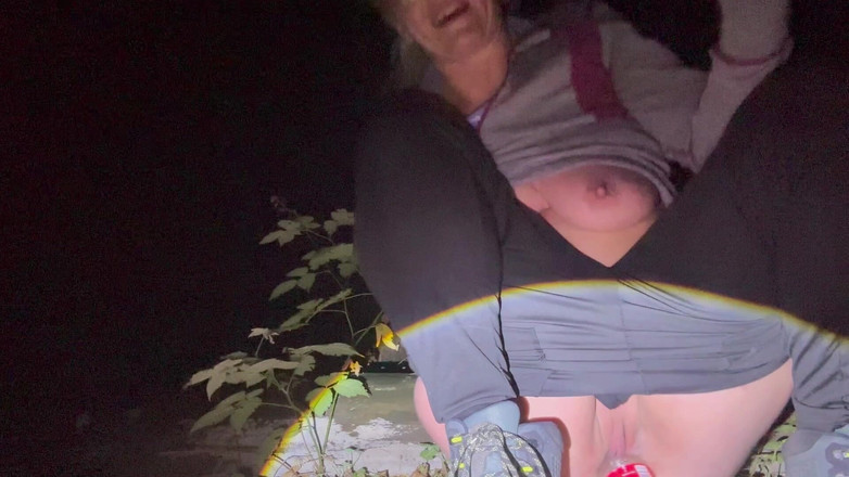 Putarankahotmilf: Masturbuj s Flesh Light v lese