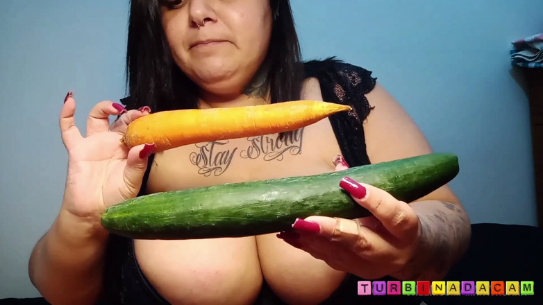 Mary Jhuana: Толстушка занимается сексом с овощами
