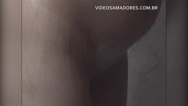Amateurs videos: Boy Breaks Into the Bathroom to Film His Naked Bellied...