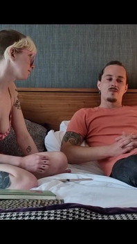 Äldre bro tricks lil step sis för att wank honom