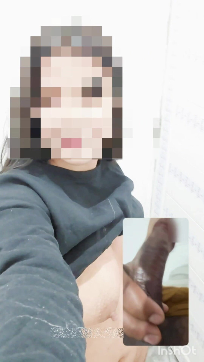 Naughty_Sana: 欲求不満な義理の妹がWhatsアプリで元カノとマスターベーションをしている