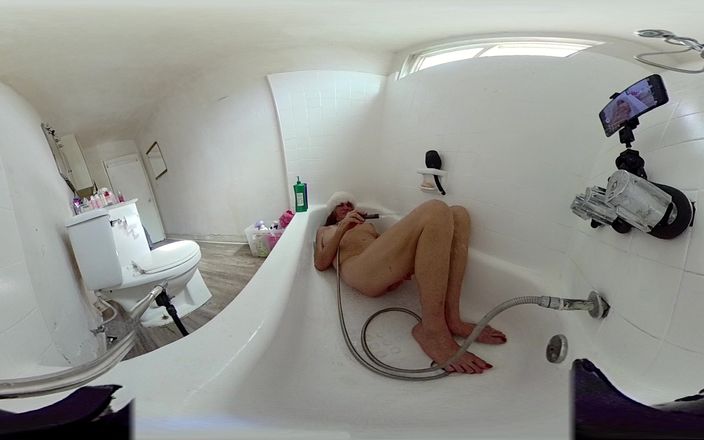 Lizzy Yum: Lizzy Yum VR июнь 2025 Мастурбация с расширенным купанием и не даю дойти до оргазма в любительском видео