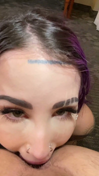 Bjraw Valerica Steele tiene una boca desordenada