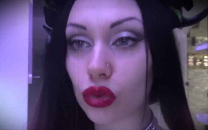 Goddess Misha Goldy: Niemand ontsnapt aan mijn verleidelijke aantrekkingskracht. Je kunt me niet...