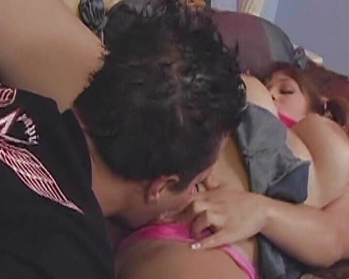 Videos Francaises: 一个丰满的法国青少年在粗暴后得到她的热烈奖励