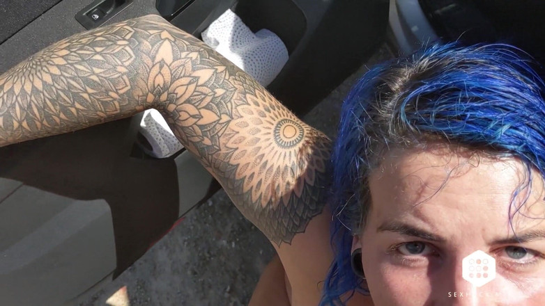 SexHackMe: Venkovní hračky, stříkání, kouření a čůrání v poušti - auto exhibicionista