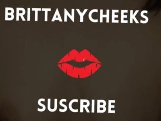 Brittany Cheeks: Brittany neredeyse büyükannesi tarafından bir adet için fışkırtırken yakalanıyor