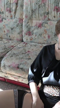 Wanilianna je nadržená MILFka se sexy tělem, sexy prádlem a chlupatou kundičkou!