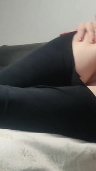 Une belle-mère MILF excitée donne son gros cul à son beau-fils pour qu’il lui éjacule dans le cul