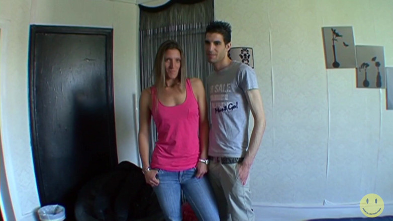 French Amateur Porn: 拉腊。精彩的金发熟女在选角