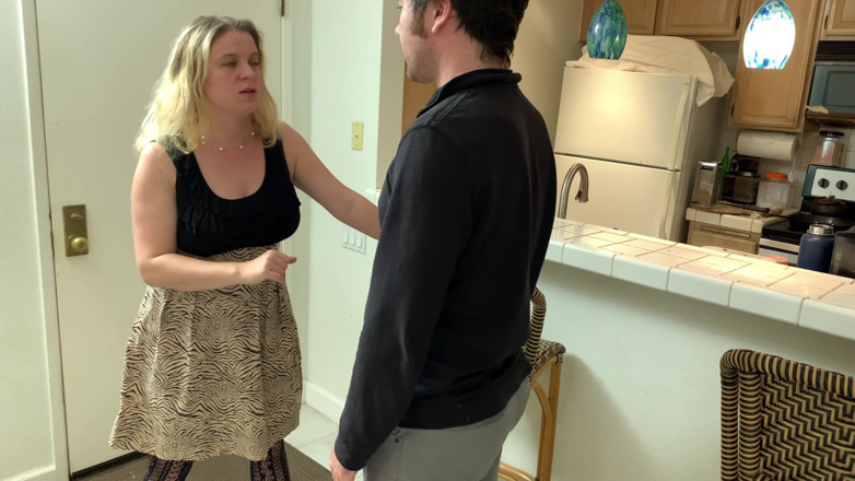 Erin Electra: Stepmom Helps Stepson Stay Home on Quarantine