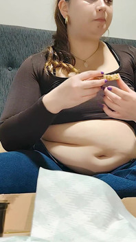 Nicole's enorme pizza-binge: buikbarstende gelukzaligheid