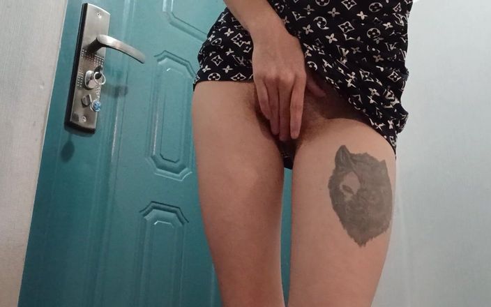 Lesbian-illusion: Min mager sekreterare i en kort klänning och höga klackar...