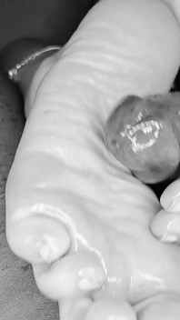 Tanfeets si gadis beruntung - footjob dan ngocok kontol sampai dicrot di dalam - pov