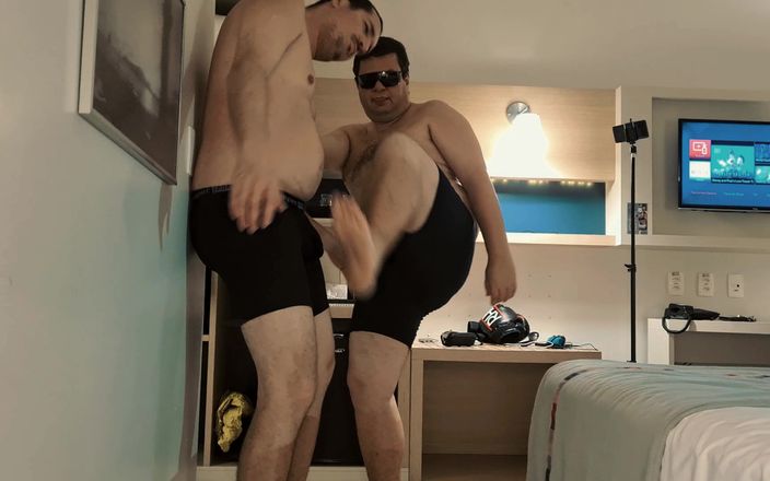 Combat and fetish: Cop Heavyhitterboxer: Otel odasında şehvetli hakimiyet