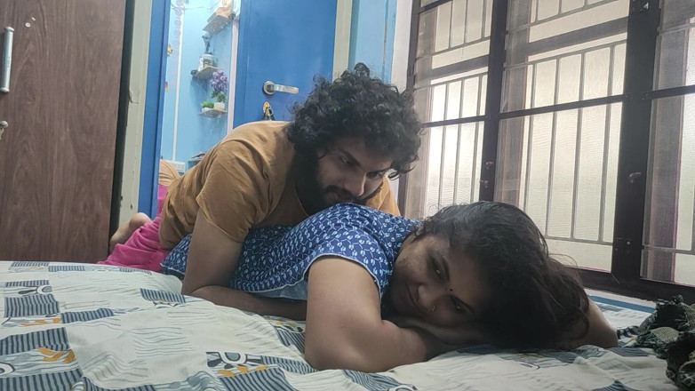 Vaigavarun45: Calda moglie troia fa sesso mentre porcate parla di trio...