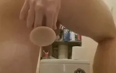 Mi sono scopato il culo in bagno