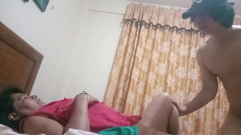 Moo DBOXXX: Я займаюся любов'ю зі своєю свекрухою щоразу, коли її чоловік виходить на роботу, вона стала для мене залежною