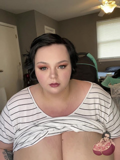 Peyton Thomas: बड़े स्तनों और स्तनों का खेल