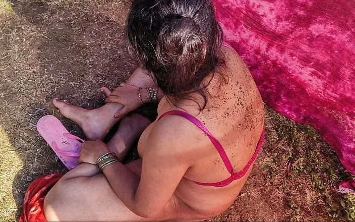 Abhikshasexvideos: Hot Village Indian Aunty in Red Bra Panty Fucked Outdoor...