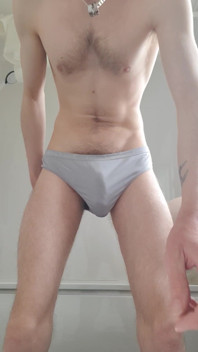Teen Wanking in Knickers