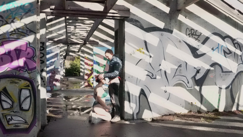 Petitpiment: Succhio il mio ragazzo urbex!