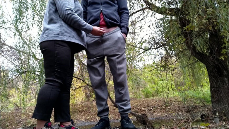 OurFetishLife: Le mani più morbide di una matrigna che toccano il...
