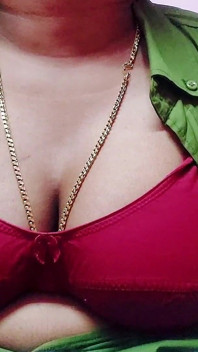 Mohini Darling faz sexo com amigo do marido