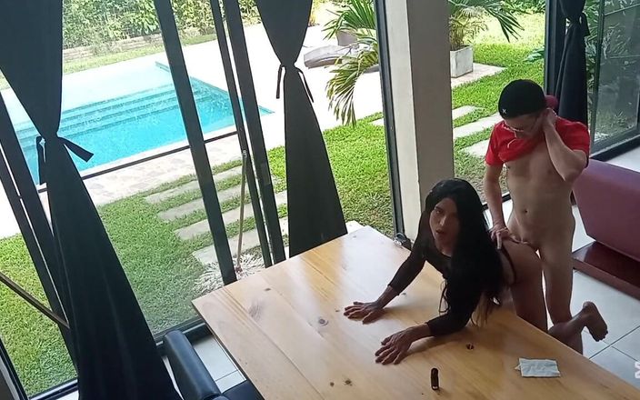 Valera Toro: Trans-meisje Colombiana wordt geneukt op de tablet Ando-slaapbank