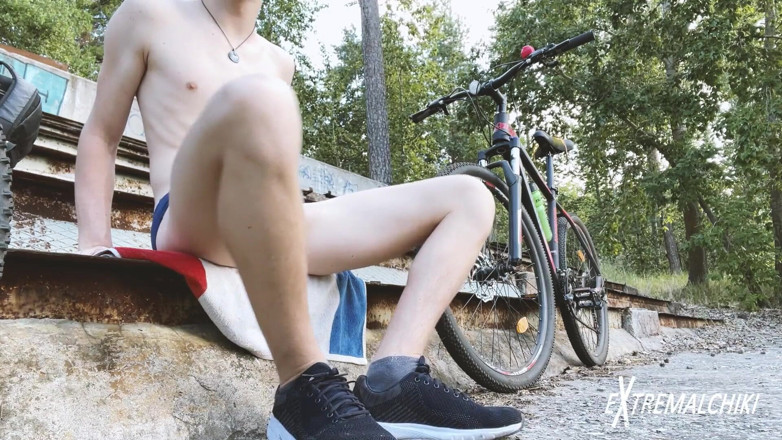 Extremalchiki: Twink šuká fotbalové hřiště