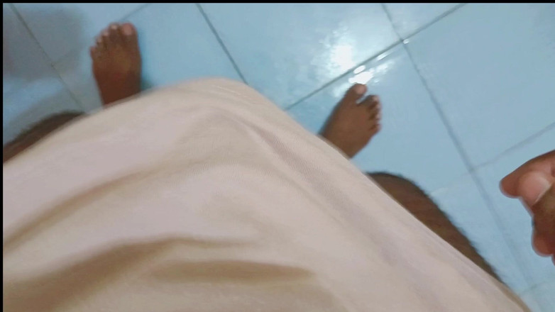 rahuman: Tamilský chlap Sám doma - pomalý záběr na masivní skutečný výstřik