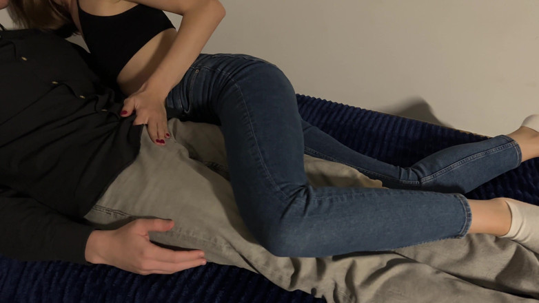 Mia Foster: Tight Handjob From Teen Stepsister, Yummy Cumshot
