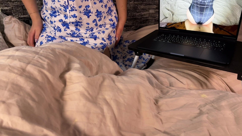 Marshmallow Sweet: Mi prende per guardare il porno. così lei ha iniziato...