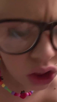 Chicas espectaculares follando en un trío