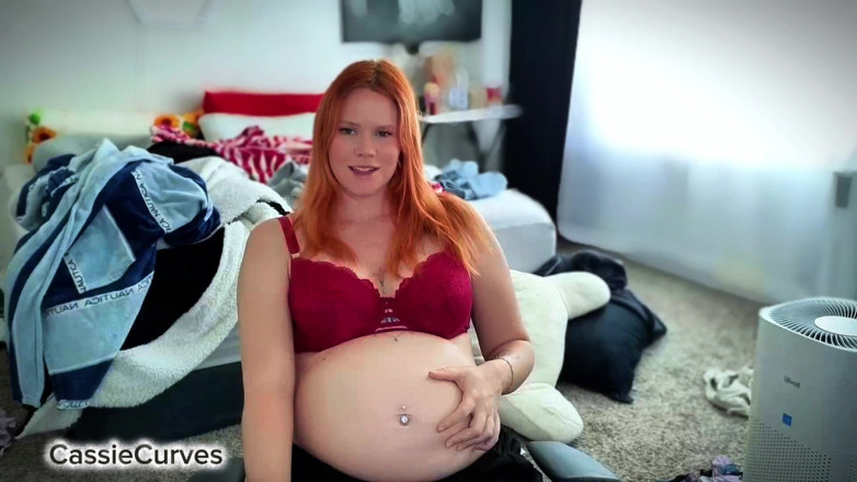 Cassie Curves: Burtă mai mare decât a mea