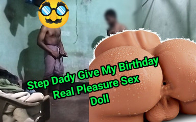 Desi Tits: Ayah tiri Memberikan Hadiah Terbaik Hari Jadi Saya Buat Selama-lamanya