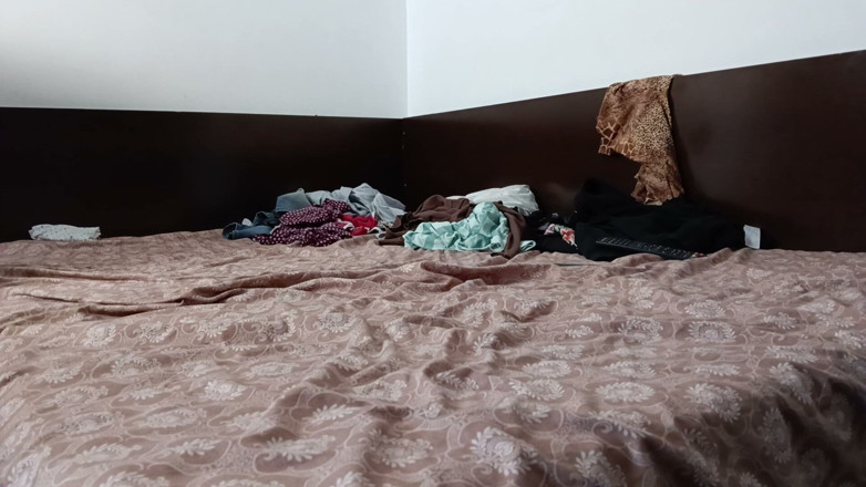 Amateur_MS: seksi laitina koshish karti hai aur kapre kaatti hai