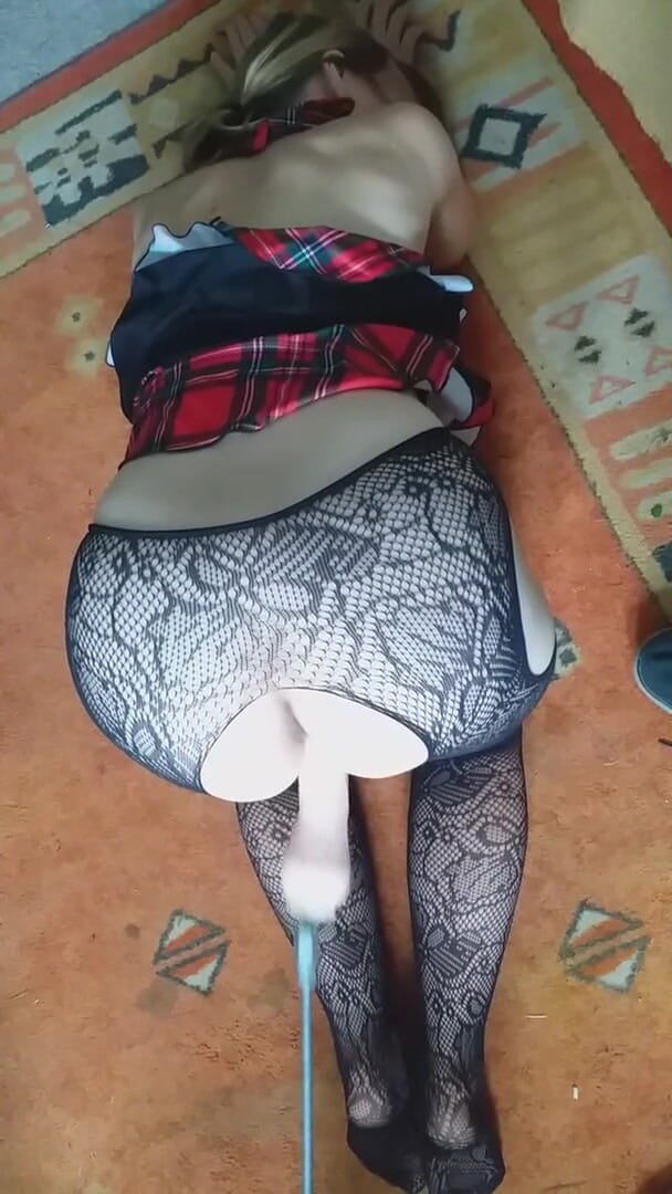 Sub Slave: O mașină de sex mă fute
