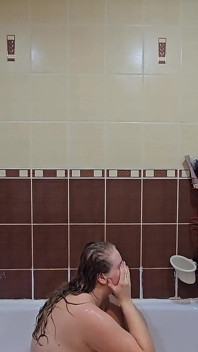 Bonita Gordita Esposa Con Grandes Tetas Naturales Toma Una Ducha