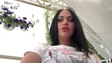 Goddess Misha Goldy: Jilat bibir besar seksi & bau di tasik