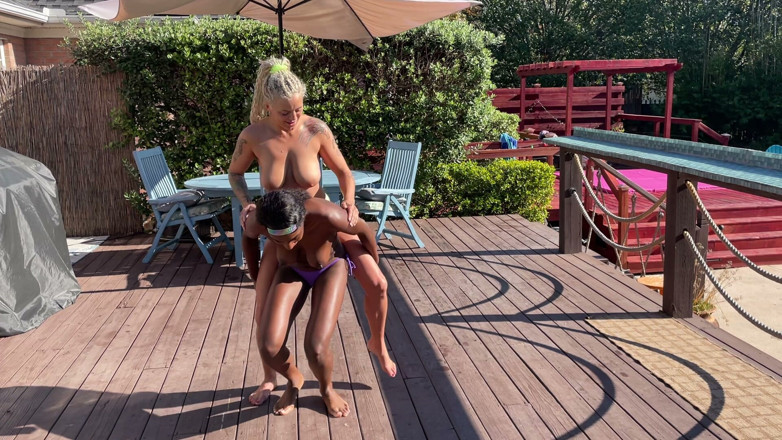 CJ Films: Ascensore e trasporto in topless con Paris love e Andi...