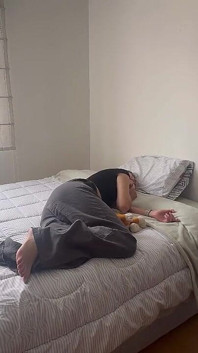 몸과 발에 펨보의 관능적인 마사지