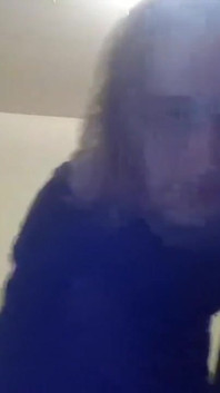 สาวข้ามเพศแต่งตัวเต็มยศ แค่มาอวยพรวันเกิดให้เธอน่ะ ^__^ (sfw)