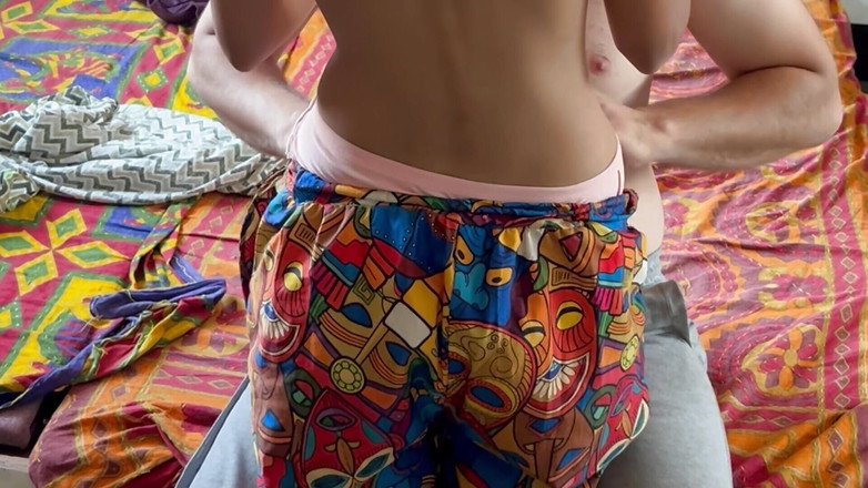 YourDickSucker: Meine schüchterne freundin poonam lutscht meine eier