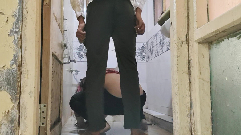 DesiAss: สาวอินเดียเย็ดในห้องน้ํา